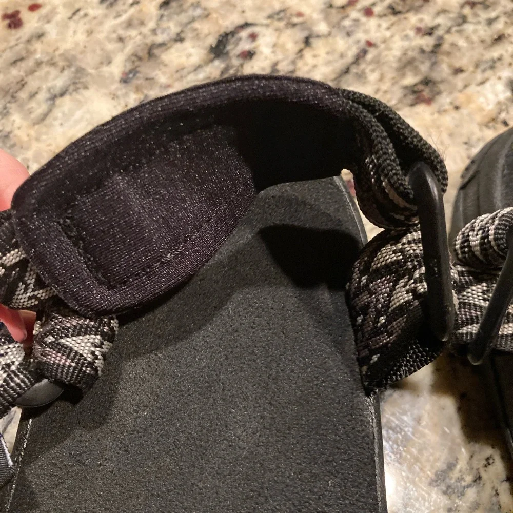Men's Size 9 Teva Velcro Strap Shock Pad Sandals - Picture 9 of 14